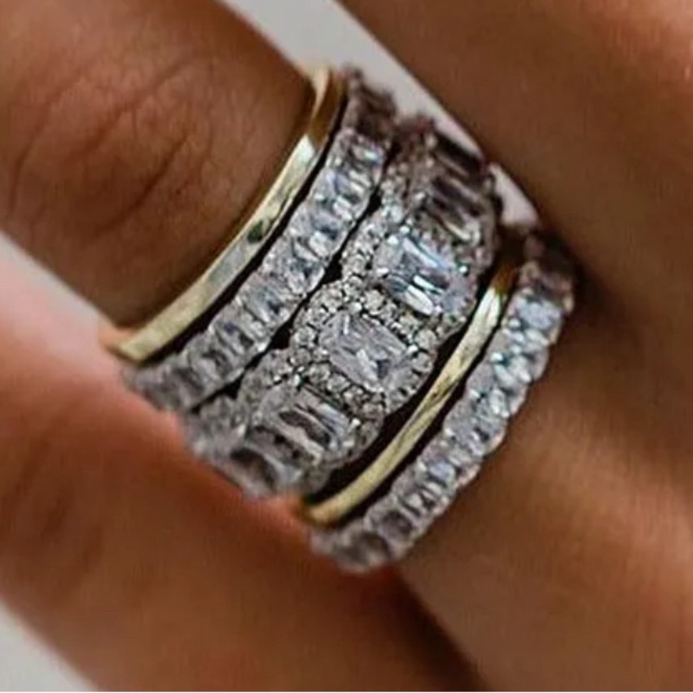 Maxine Gorgeous 5pc Cushion Cut Two Tone Women’s Wedding Band Set Size 5